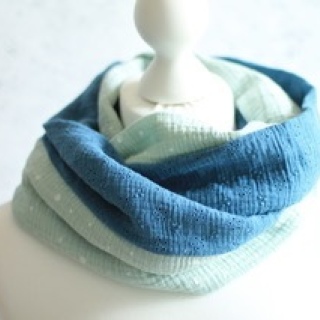 Loop zweifarbig Musselin mit Lochstickerei – Wende-Loop für Frühjahr & Sommer, Mint
