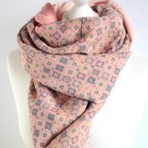 XXL Musselintuch rosa gemustert – Dreieckstuch, Wickelschal & Stola, 100% Baumwolle, 128x128 cm